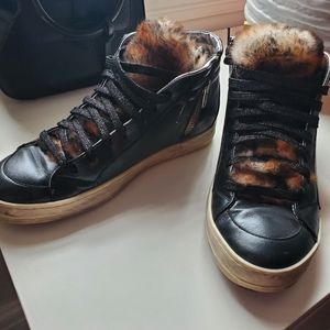 P448 Black faux fur high tops